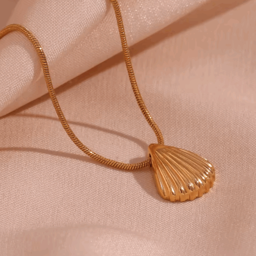 Shell necklace